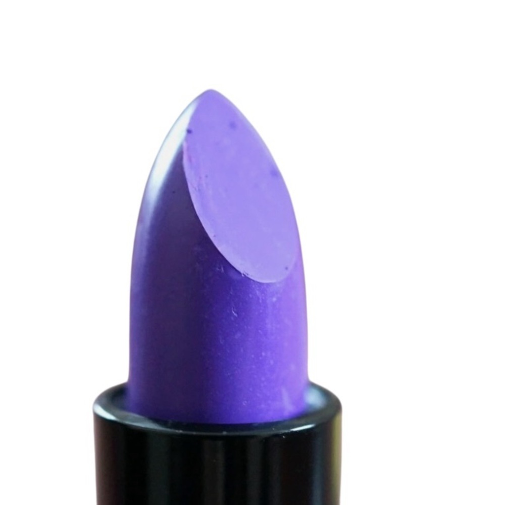 Revolution Amazing Lipstick‎ in the shade "Depraved" New Sealed